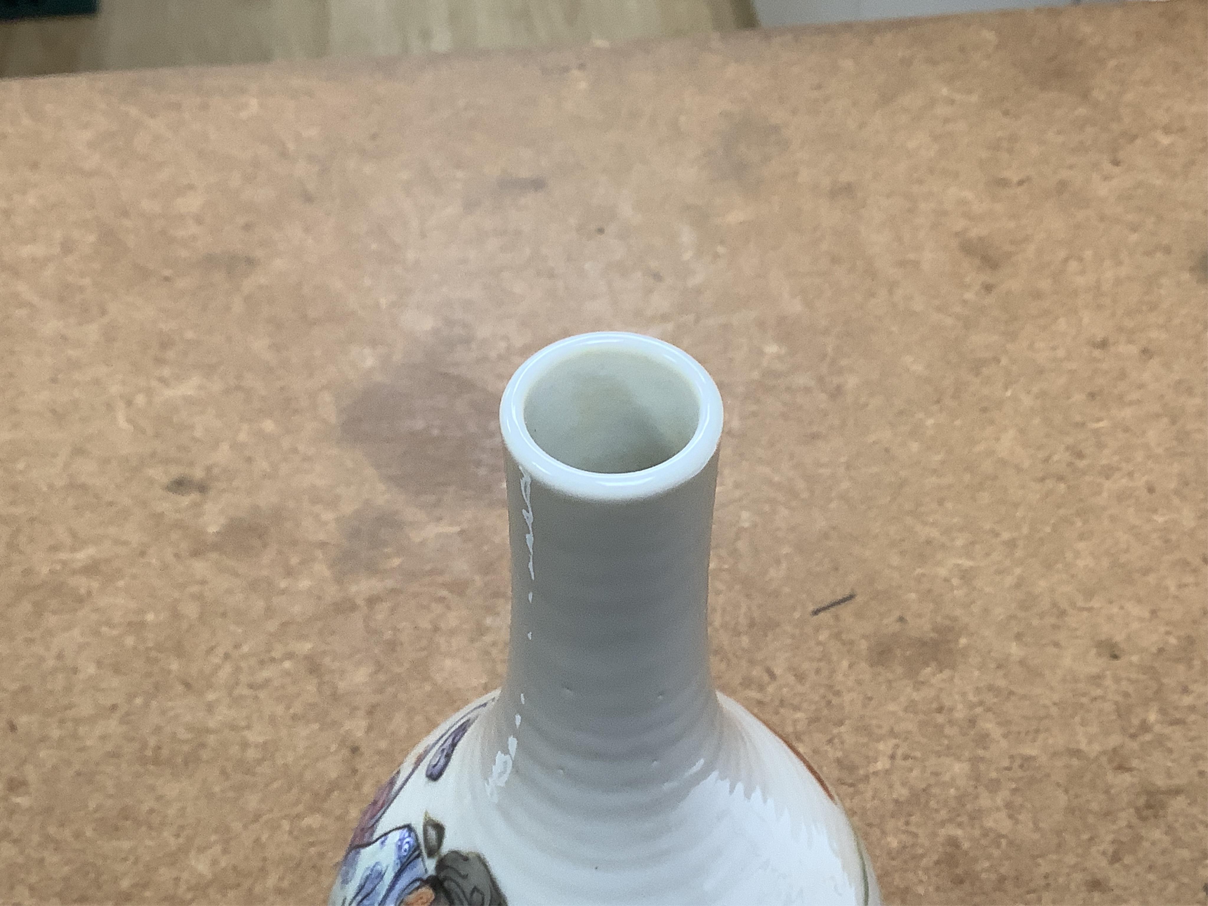 A Chinese famille rose bottle vase decorated with a figure, 17cm high